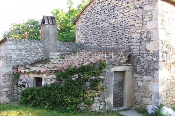 Istra, Šajini, kamena kuća sa šternom 166m2 za adaptaciju