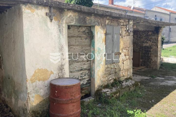 Istra, Šajini, kamena kuća sa šternom 166m2 za adaptaciju