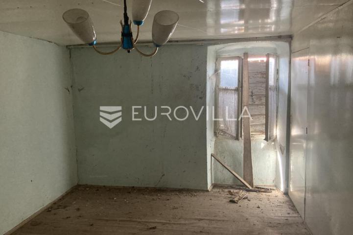 Istra, Šajini, kamena kuća sa šternom 166m2 za adaptaciju