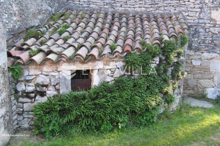 Istra, Šajini, kamena kuća sa šternom 166m2 za adaptaciju