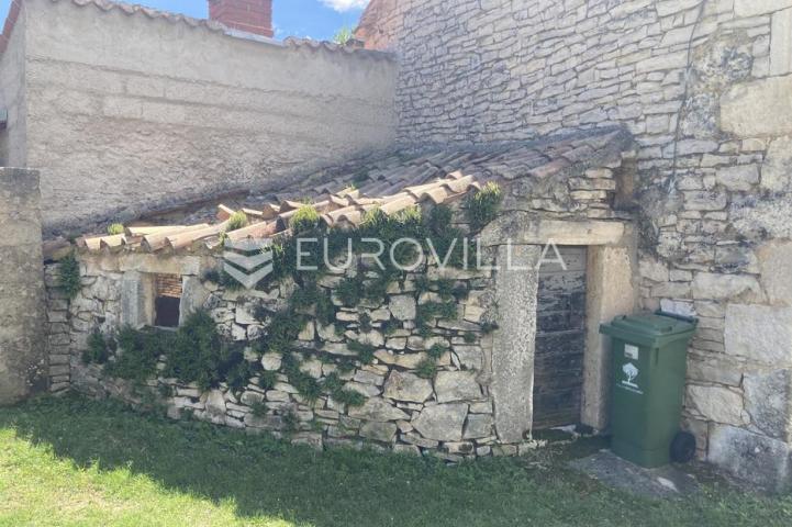 Istra, Šajini, kamena kuća sa šternom 166m2 za adaptaciju