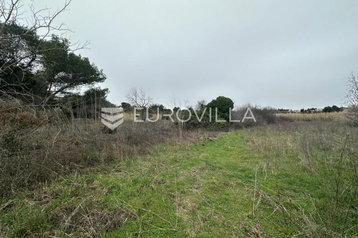 Istra, Premantura, građevinsko zemljište T2 zona 3020 m2  - 400 m od mora