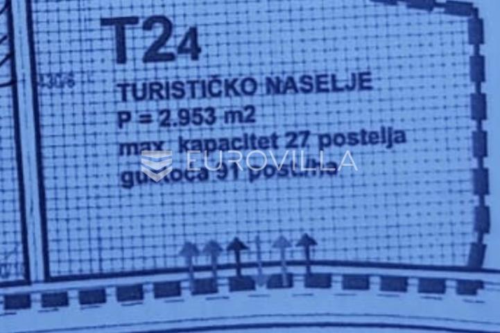 Istra, Premantura, građevinsko zemljište T2 zona 3020 m2  - 400 m od mora