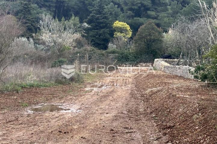 Istra, Premantura, građevinsko zemljište T2 zona 3020 m2  - 400 m od mora