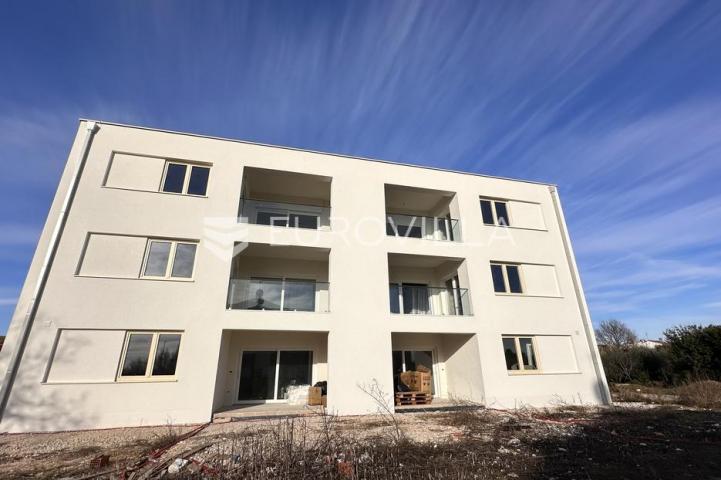 Istra, Poreč, trosoban stan u novogradnji s pogledom na more neto korisne površine od 112,47 m²