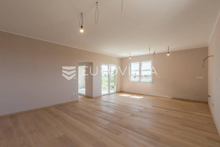 Istra, Poreč, trosoban stan u novogradnji s pogledom na more neto korisne površine od 112,47 m²