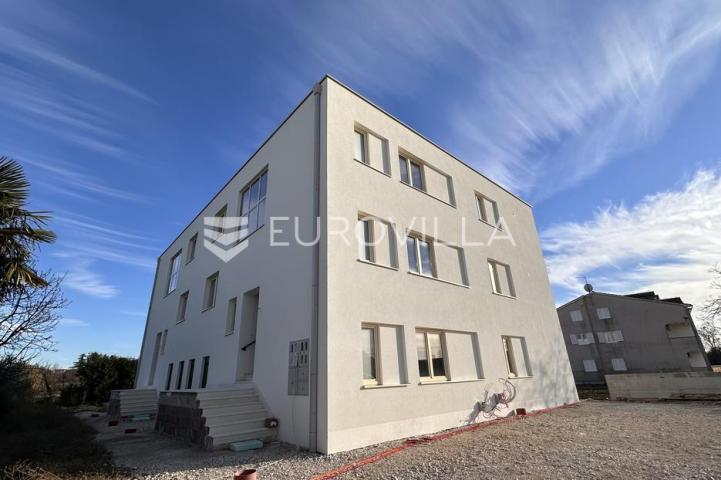 Istra, Poreč, trosoban stan u novogradnji s pogledom na more neto korisne površine od 112,47 m²
