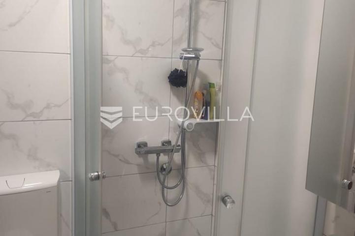Saborsko, Lička Jesenica, kuća 280 m2, mirna lokacija