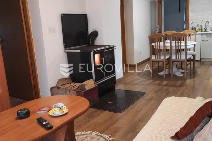 Saborsko, Lička Jesenica, kuća 280 m2, mirna lokacija