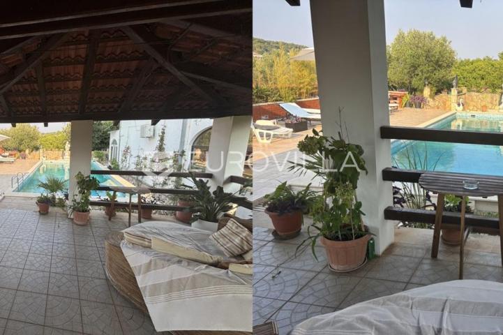 Hvar, Jelsa, stambeno poslovni kompleks idealan za investiciju 