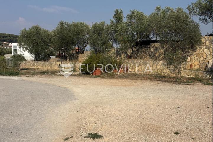 Hvar, Jelsa, stambeno poslovni kompleks idealan za investiciju 