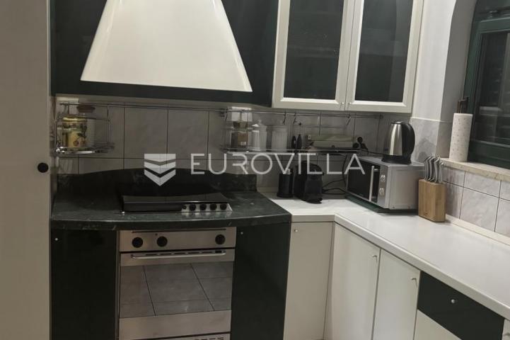 Hvar, Jelsa, stambeno poslovni kompleks idealan za investiciju 