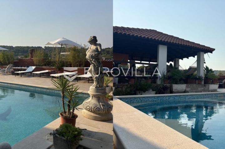 Hvar, Jelsa, stambeno poslovni kompleks idealan za investiciju 