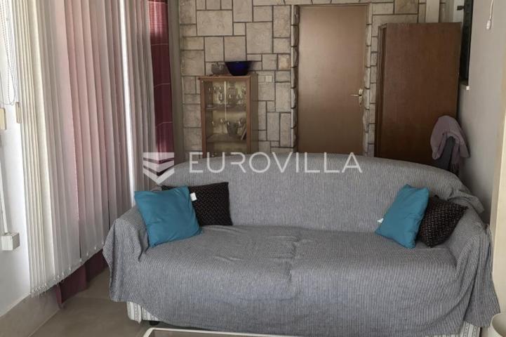 Hvar, Jelsa, stambeno poslovni kompleks idealan za investiciju 