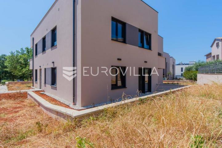 Istra, Poreč, trosoban stan s vrtom