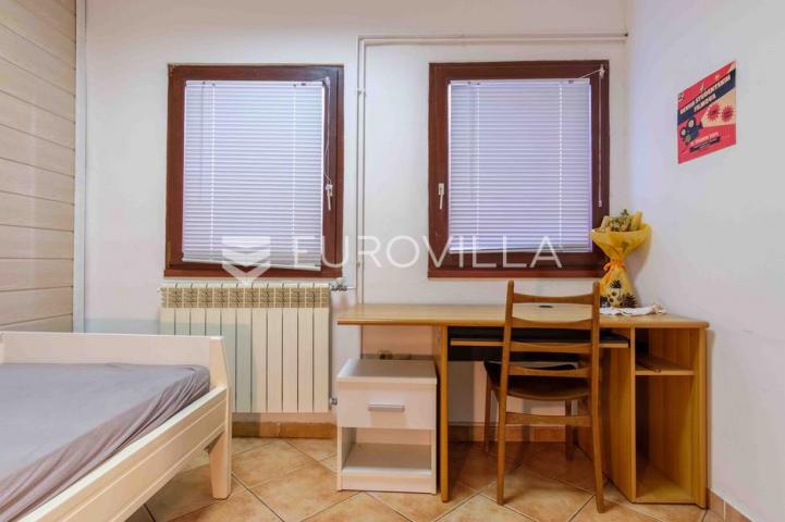 Istra, Pula, stan 48 m² u Šijani s dodatnom vrijednošću, dva poslovna prostora