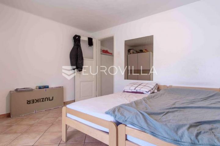 Istra, Pula, stan 48 m² u Šijani s dodatnom vrijednošću, dva poslovna prostora