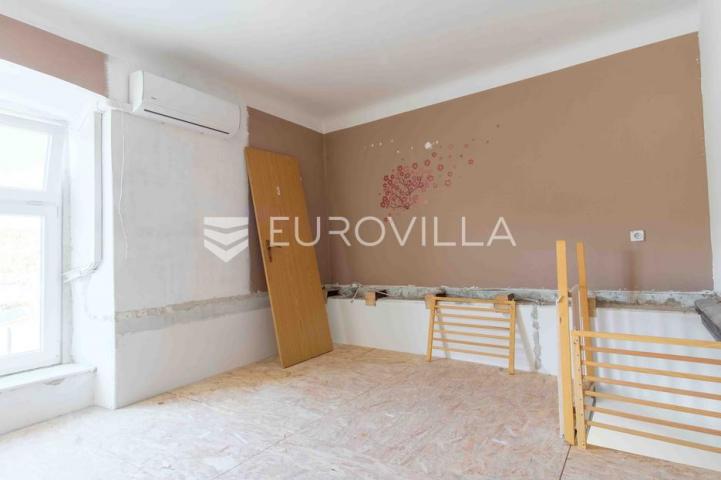 Istra, Pula, stan 48 m² u Šijani s dodatnom vrijednošću, dva poslovna prostora