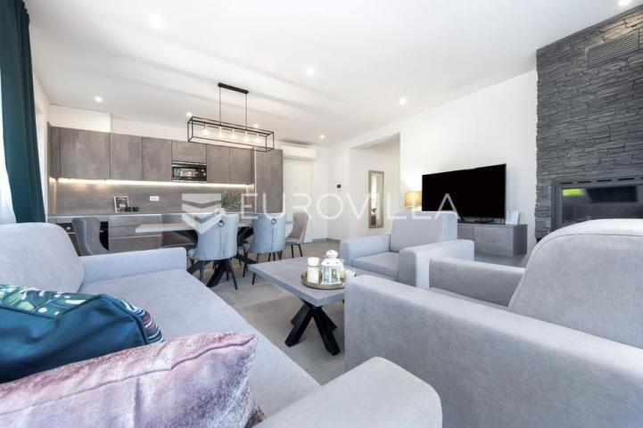 Istra, okolica Rovinja, predivan namješten dvosoban stan 85 m² 800m od mora
