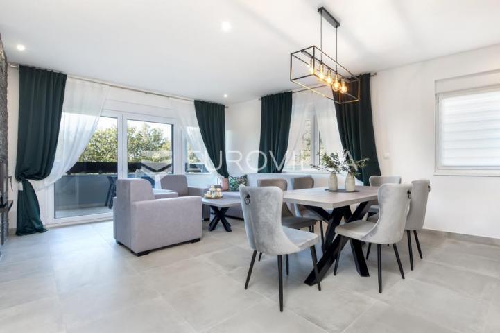 Istra, okolica Rovinja, predivan namješten dvosoban stan 85 m² 800m od mora
