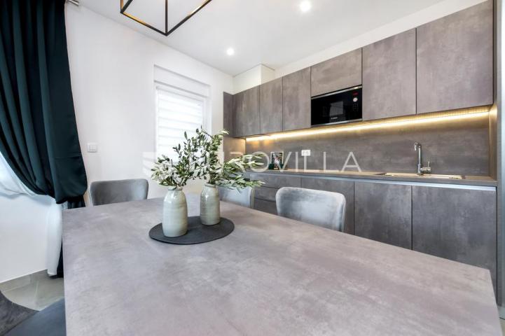 Istra, okolica Rovinja, predivan namješten dvosoban stan 85 m² 800m od mora
