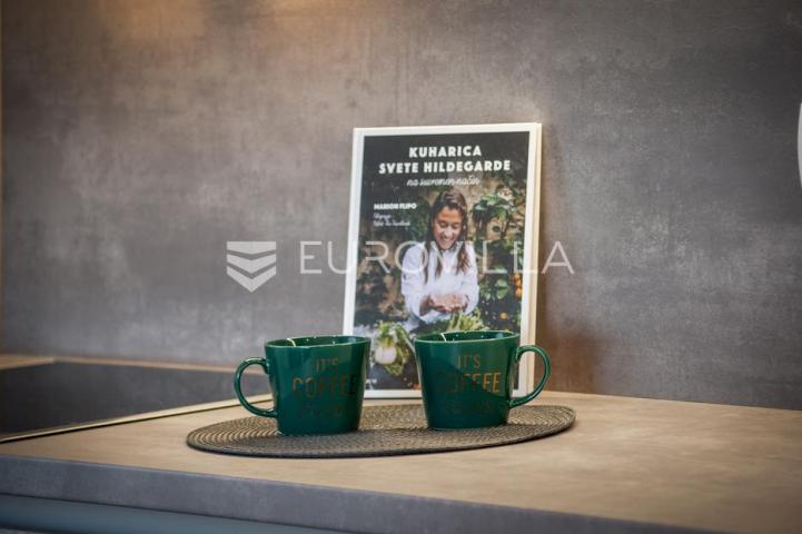 Istra, okolica Rovinja, predivan namješten dvosoban stan 85 m² 800m od mora