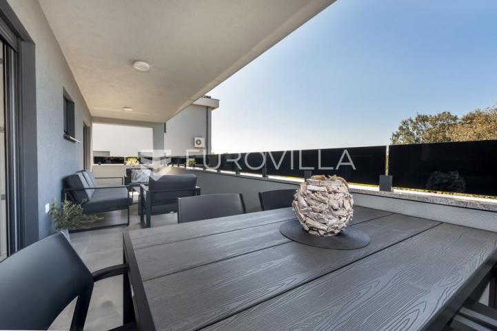 Istra, okolica Rovinja, predivan namješten dvosoban stan 85 m² 800m od mora