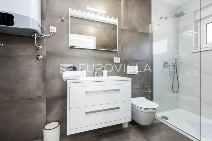 Istra, okolica Rovinja, predivan namješten dvosoban stan 85 m² 800m od mora