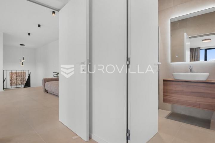 Istra, Rovinjsko Selo, jedinstvena katnica 250 m²