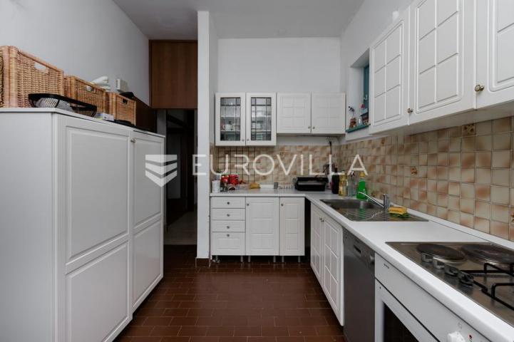 Otok Krk, Njivice, unikatna kamena vila 1. red do mora 300 m²