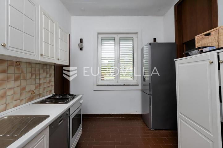 Otok Krk, Njivice, unikatna kamena vila 1. red do mora 300 m²