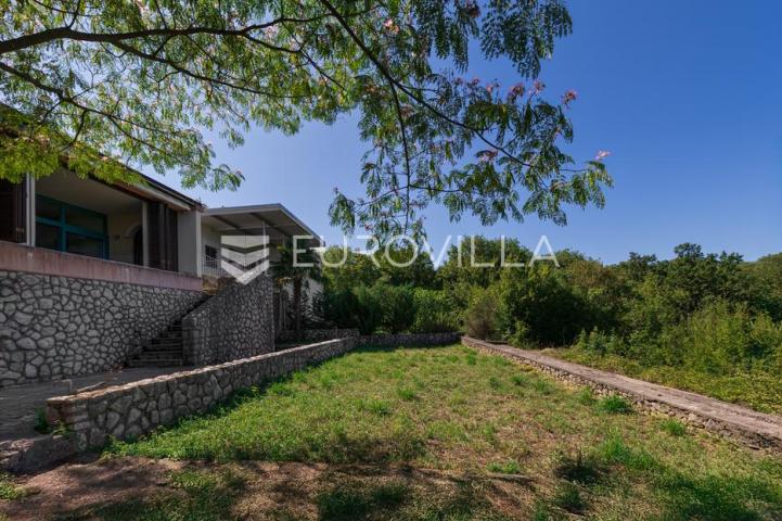 Otok Krk, Njivice, unikatna kamena vila 1. red do mora 300 m²