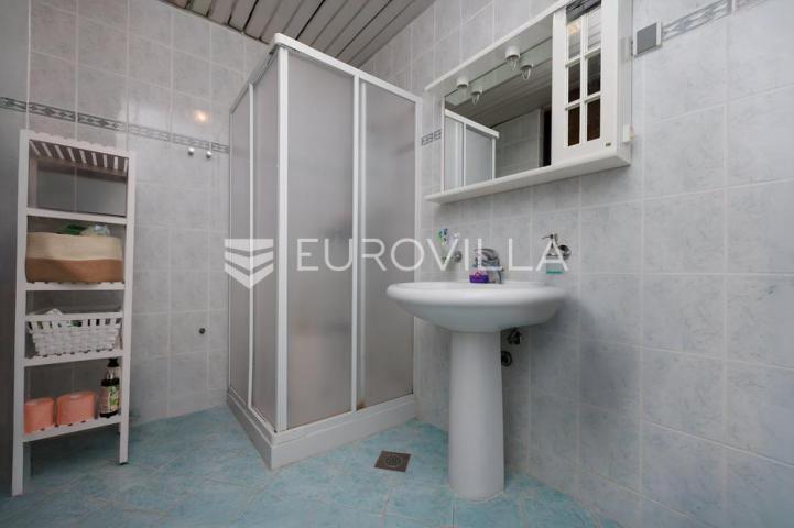 Otok Krk, Njivice, unikatna kamena vila 1. red do mora 300 m²