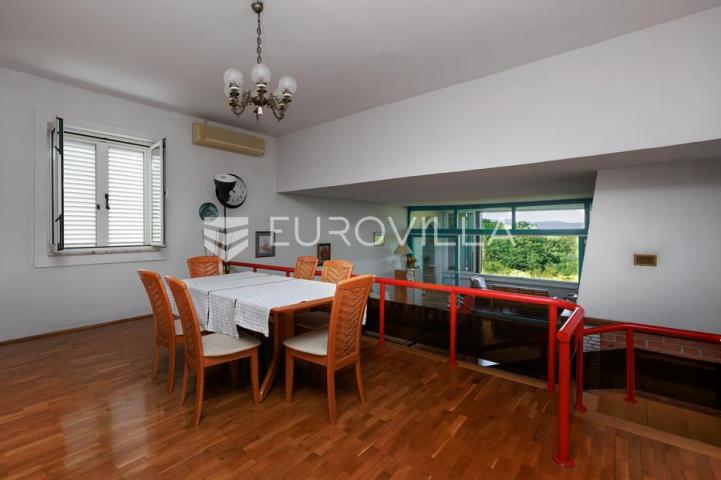 Otok Krk, Njivice, unikatna kamena vila 1. red do mora 300 m²
