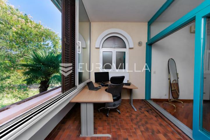 Otok Krk, Njivice, unikatna kamena vila 1. red do mora 300 m²
