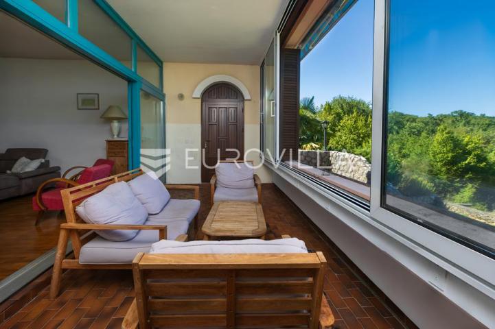 Otok Krk, Njivice, unikatna kamena vila 1. red do mora 300 m²