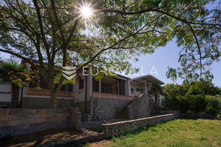 Otok Krk, Njivice, unikatna kamena vila 1. red do mora 300 m²