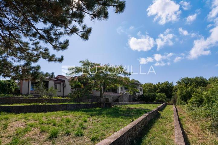 Otok Krk, Njivice, unikatna kamena vila 1. red do mora 300 m²