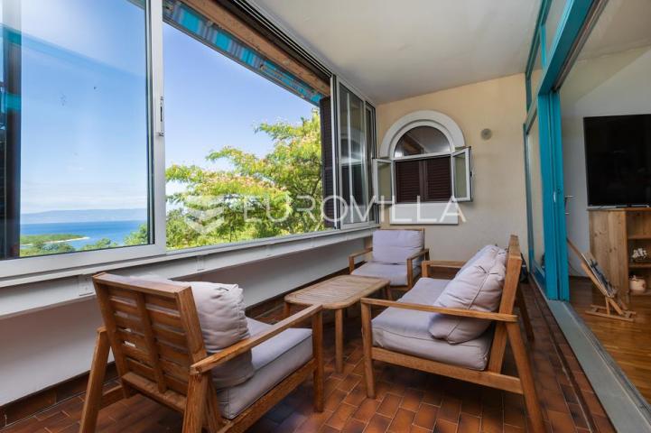 Otok Krk, Njivice, unikatna kamena vila 1. red do mora 300 m²