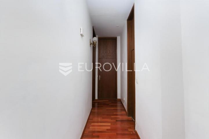 Otok Krk, Njivice, unikatna kamena vila 1. red do mora 300 m²