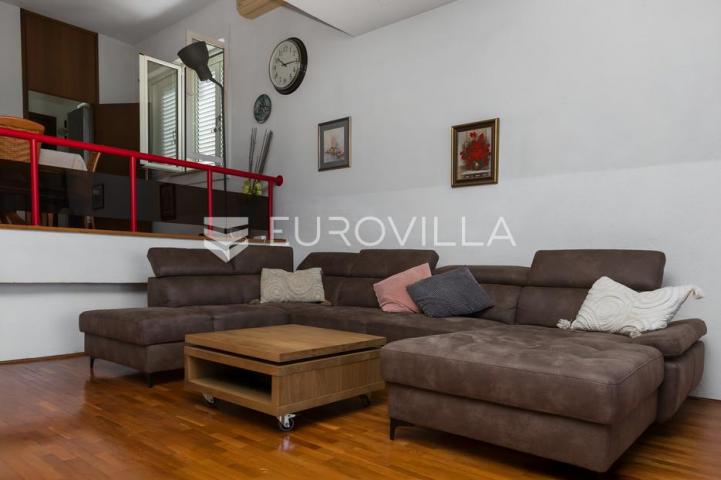 Otok Krk, Njivice, unikatna kamena vila 1. red do mora 300 m²