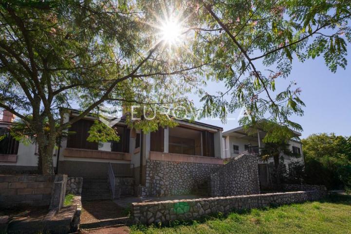 Otok Krk, Njivice, unikatna kamena vila 1. red do mora 300 m²