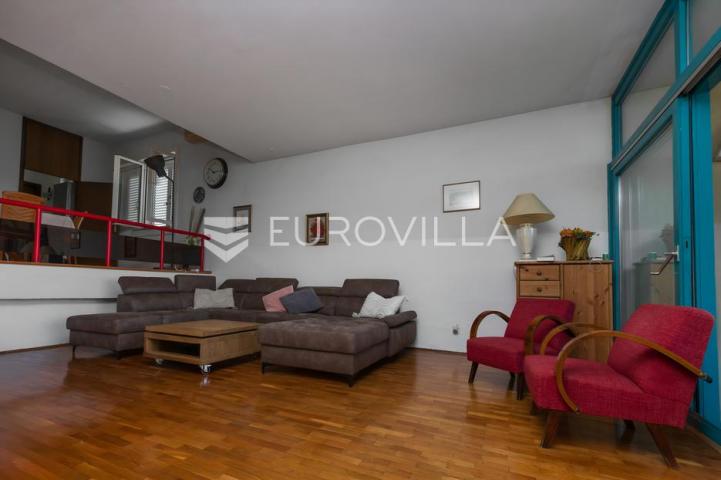 Otok Krk, Njivice, unikatna kamena vila 1. red do mora 300 m²