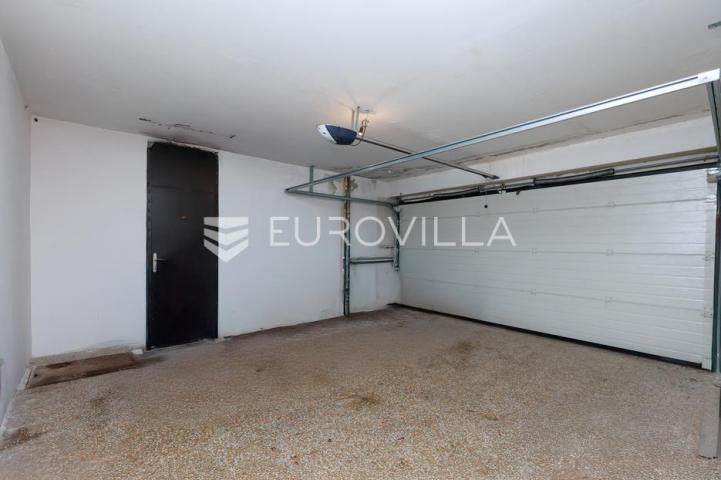 Otok Krk, Njivice, unikatna kamena vila 1. red do mora 300 m²