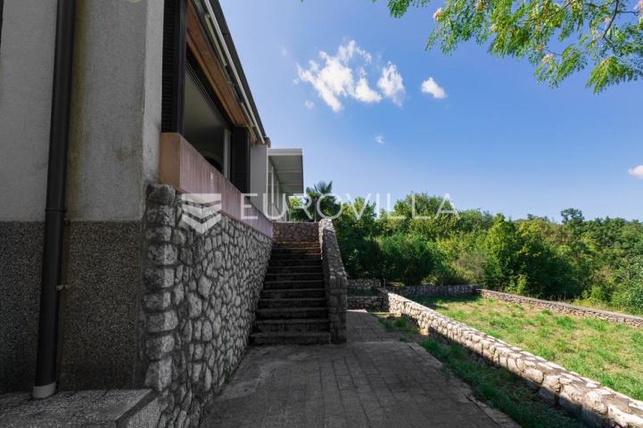 Otok Krk, Njivice, unikatna kamena vila 1. red do mora 300 m²