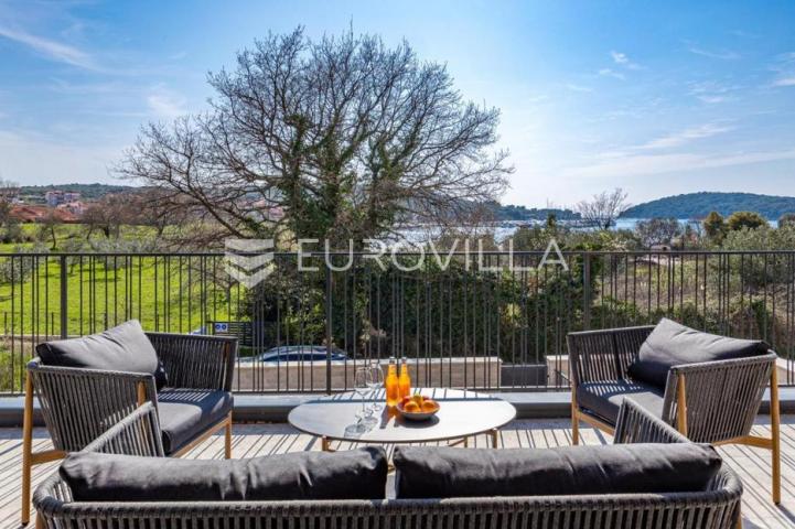 Istra, Banjole, dvojna vila, prvi red do mora, 244 m² s pogledom na Marinu