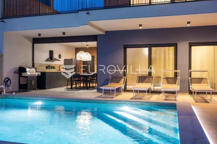 Istra, Banjole, dvojna vila, prvi red do mora, 244 m² s pogledom na Marinu