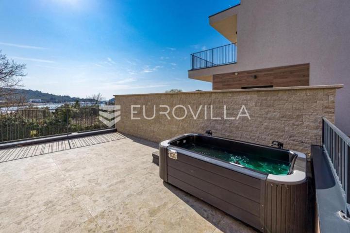 Istra, Banjole, dvojna vila, prvi red do mora, 244 m² s pogledom na Marinu