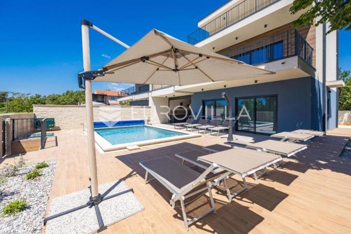 Istra, Banjole, dvojna vila, prvi red do mora, 244 m² s pogledom na Marinu