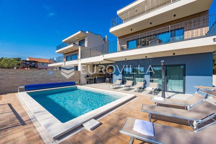 Istra, Banjole, dvojna vila, prvi red do mora, 244 m² s pogledom na Marinu